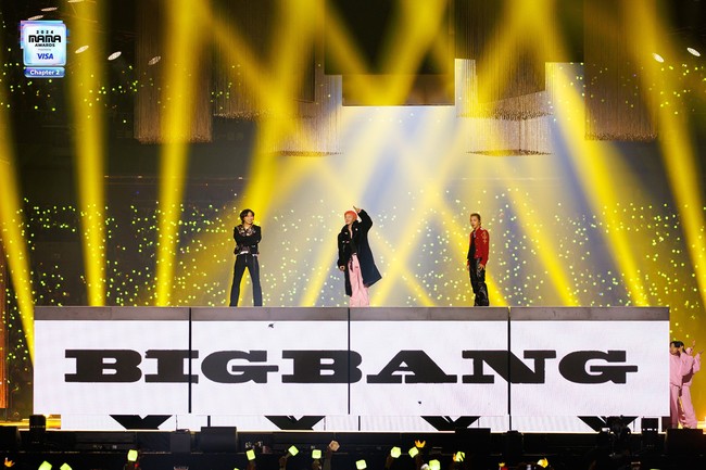 “siapa sangka masih bisa liat bigbang di mama 2024” “menyala banget kek konser sendiri sepuh emang beda” “masih seperti dulu, tetap meledakk💥💥💥” seru para penggemar setelah melihat aksi BIGBANG yang penuh power di MAMA Awards 2024. Foto: dok. Mnet