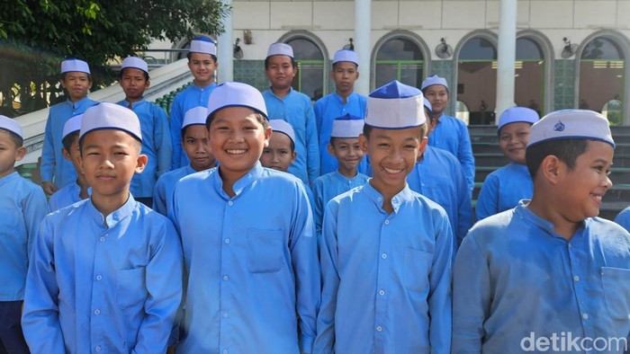 CT Bertemu Komunitas Muslim Kamboja Chairul Tanjung Bertemu Komunitas Muslim Kamboja