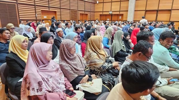 Chairul Tanjung berbagi ilmu kepada sekitar 450 pemimpin dan komunitas muslim Kamboja.