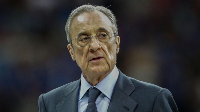 WARSAW, POLAND - 2024/08/14: Florentino Perez seen during the ceremony after the UEFA Super Cup 2024 between Real Madrid and Atalanta BC at National Stadium. Final score: Real Madrid 2 : 0 Atalanta BC. (Photo by Grzegorz Wajda/SOPA Images/LightRocket via Getty Images)
