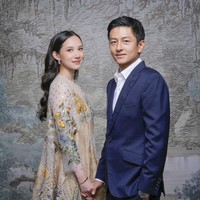Tak lama lagi, Rio Haryato akan melangsungkan pernikahannya dengan Athina Papadimitrou. Jarang memamerkan kemesraan, pebalap F1 Indonesia itu mengunggah foto prewedding artistiknya yang dipotret oleh fotografer kenamaan Indra Leonardi. (Foto: Instagram/@rharyantoracing)