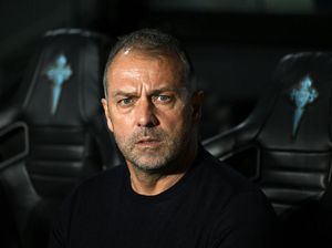 Barcelona Disalip Atletico di Klasemen, Hansi Flick Kalem
