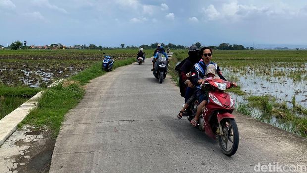 Jalan alternatif ini digunakan warga Kabuaten Bandung yang memiliki tujuan ke Kota Bandung dan sebaliknya.
