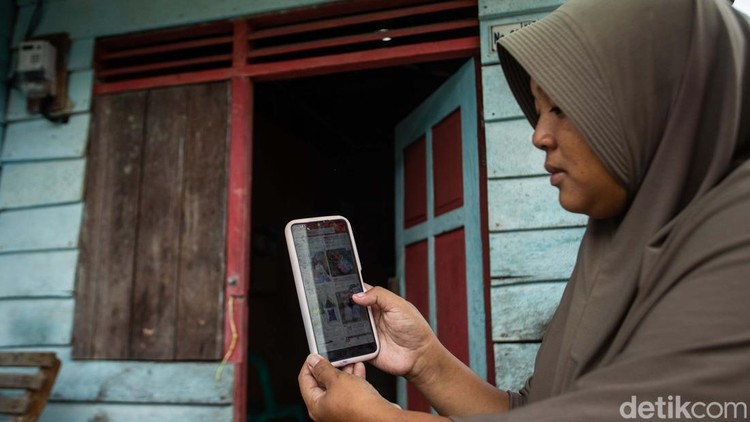 Mayoritas penduduk Desa Genting Pulur, Jemaja, Anambas, berprofesi sebagai nelayan. Kini desa tersebut telah menikmati internet.