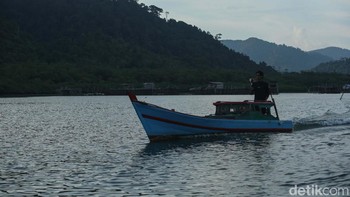 Selain itu para nelayan juga turut menggunakan internet untuk mencari tahu teknik terkini dalam mencari ikan di laut.