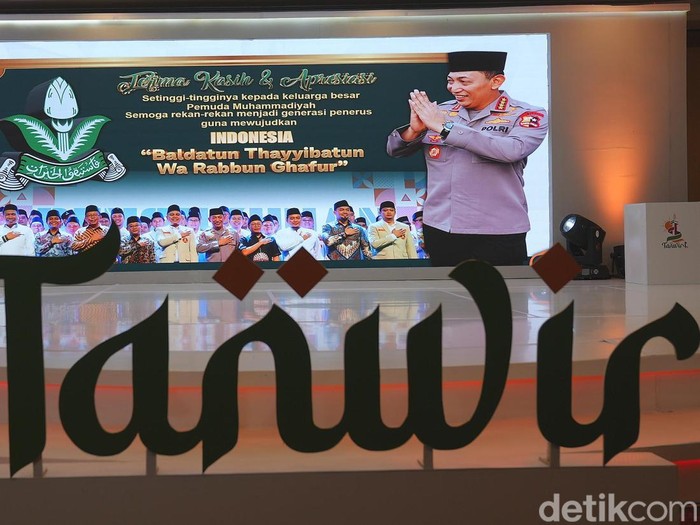 Kapolri Ajak Pemuda Muhammadiyah Wujudkan Asta Cita-Indonesia Emas 2045 Kapolri Jenderal Listyo Sigit Prabowo hadiri Seminar Kebangsaan Tanwir I Pemuda Muhammadiyah. Jenderal Sigit bicara peran Pemuda Muhammadiyah.