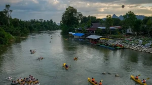 Keracunan Massal di Surga Liburan Backpacker