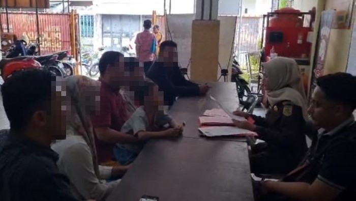 Kejari Tanjung Perak Surabaya melakukan restorative justice kasus penggelapan motor