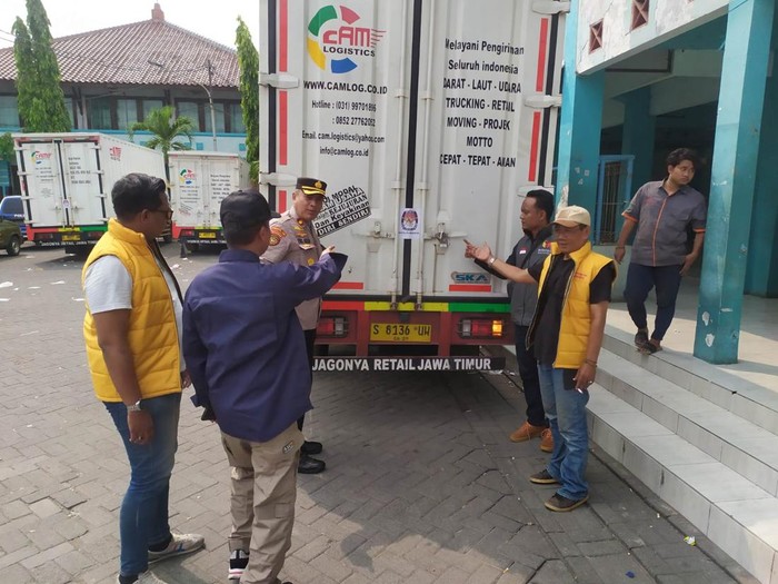 Kelancaran dan keamanan pendistribusian logistik Pilkada 2024 kian dimaksimalkan. Salah satunya dilakukan Polres Pelabuhan Tanjung Perak.