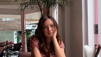 Aktris blasteran Indonesia-Australia ini dikenal dekat dengan keluarga. Ia sering berlibur ke Bali dan kulineran bersama di sana. Foto: Instagram @kimberlyangexla