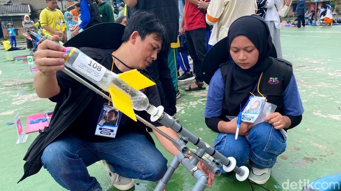 Kompetisi Water Rocket di Bandung.