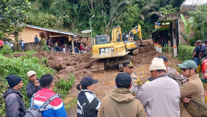 Kondisi lokasi longsor di Desa Semangat Gunung. (Foto: Dok. Polres Tanah Karo).