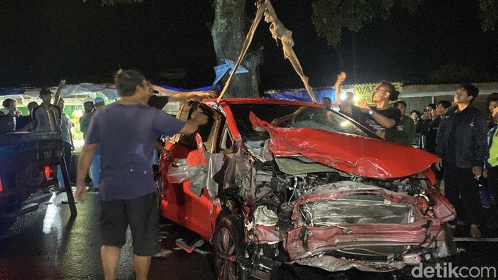 Kondisi mobil terlibat kecelakaan beruntun di Sukabumi