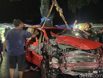 Mobil Ngebut Tabrak 4 Kendaraan di Sukabumi, 7 Orang Luka-luka