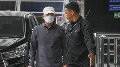 Momen Gubernur Bengkulu Diperiksa KPK
