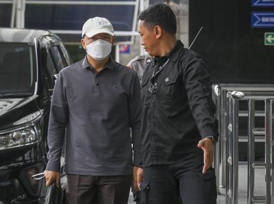 Momen Gubernur Bengkulu Diperiksa KPK