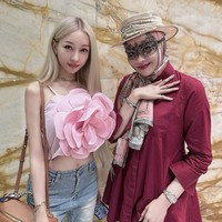 Dengan berat badan yang kini jauh lebih ringan, lengan hingga lingkar perut Lucinta pun jadi terlihat kecil. Lengan kecilnya itu jelas terlihat, terutama saat dirinya mengenakan pakaian tanpa lengan. Foto: Instagram/@lucintaluna_manjalita