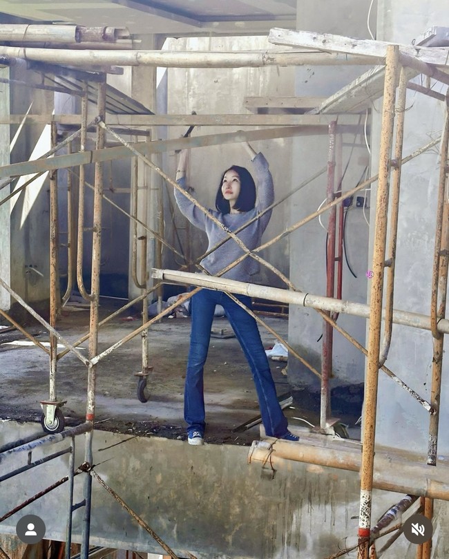 Jadi langsing maksimal, penampilan Lucinta Luna kini pun jadi bak idol KPop. Melalui akun Instagram pribadinya Lucinta kerap membagikan foto-foto penampilan terbarunya itu. Foto: Instagram/@lucintaluna_manjalita