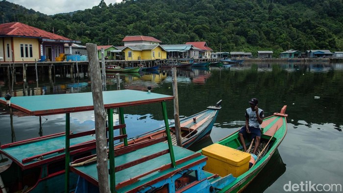 Tabli Aliama (46) adalah nelayan pencari sotong di Anambas. Sinyal internet dari BAKTI Komdigi turut membantu pemasaran hasl tangkapannya.