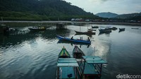 detikcom bersama BAKTI Kementerian Komunikasi dan Digital (Komdigi) mengadakan program Tapal Batas mengulas perkembangan ekonomi, wisata, infrastruktur, wisata, dan teknologi di wilayah 3T setelah adanya jaringan internet di beberapa wilayah terdepan Indonesia. Untuk mengetahui informasi dari program ini ikuti terus berita tentang Tapal Batas di tapalbatas.detik.com!