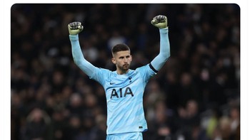 Kiper Tottenham perkasa menghadapi City. Foto: X.com