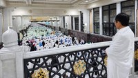 Menag juga mengajak jemaah umrah untuk mendoakan kemajuan Indonesia dan kesejahteraan Palestina.  Foto: Kemenag RI