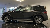 Penggunaan trim AMG Line ini membuat GLB 200 tampil sporty. Terlihat dari beberapa bagian yang dirancang dengan lebih dinamis ala mobil high performance AMG. Foto: Muhammad Hafizh Gemilang