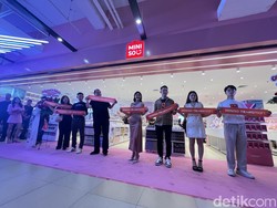 Amanda Manopo Meriahkan Pembukaan Gerai Miniso Pink di Transmart Cilandak