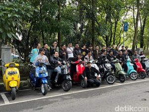 Tips Motoran di Musim Hujan dari Anak-anak Vespa