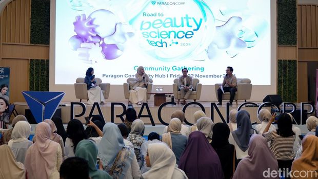 Paragoncorp mengadakan talkshow bersama Alifa Khairunissa Adelia (influencer) dan Ridwan Sonjaya (Senior Head Research and Development ParagonCorp) yang membahas tren kecantikan terkini, peran sains dan teknologi dalam industri kecantikan, serta pentingnya perawatan kulit sejak dini. Paragoncorp mengadakan talkshow bersama Alifa Khairunissa Adelia (influencer) dan Ridwan Sonjaya (Senior Head Research and Development ParagonCorp) yang membahas tren kecantikan terkini, peran sains dan teknologi dalam industri kecantikan, serta pentingnya perawatan kulit sejak dini.