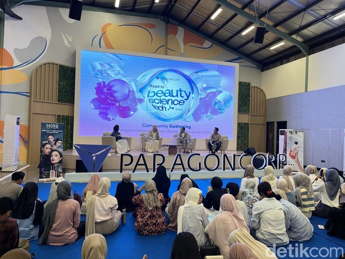 Paragoncorp mengadakan talkshow bersama Alifa Khairunissa Adelia (influencer) dan Ridwan Sonjaya (Senior Head Research and Development ParagonCorp) yang membahas tren kecantikan terkini, peran sains dan teknologi dalam industri kecantikan, serta pentingnya perawatan kulit sejak dini.