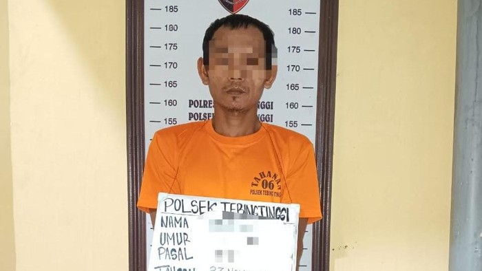 Pelaku Dani saat diamankan petugas kepolisian. (Foto: Dok. Polres Tebing Tinggi).