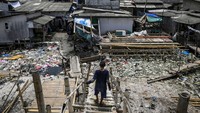 Kesatuan Perempuan Pesisir Indonesia (KPPI) meminta pemerintah setempat menuntaskan masalah penanganan sampah di Kampung Dadap Tangerang.
