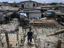 Potret Lautan Sampah di Kampung Dadap