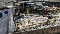 Mereka meminta pemda setempat menyediakan layanan pengelolaan sampah untuk meningkatkan kebersihan dan kesehatan lingkungan.