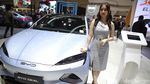 Potret SPG Pemanis GAIKINDO Jakarta Auto Week 2024