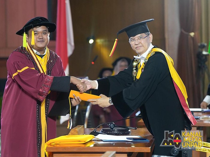 Rizal, wisudawan terbaik Unpad