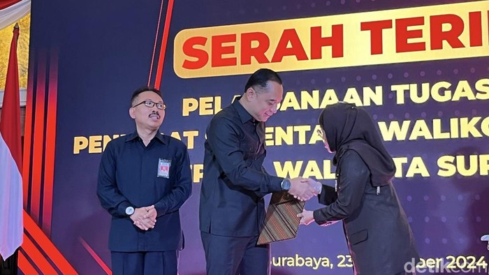 Sertijab Pjs Wali Kota Surabaya dengan Eri Cahyadi.