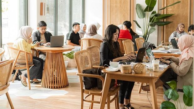 Suasana di FOW Coffee, Palembang.