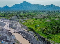 Tanggul Penahan Banjir Lahar Hujan Gunung Semeru Rusak