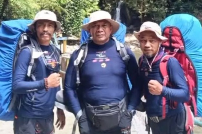 Tiga pendaki asal Tasikmalaya hilang kontak di Gunung Balease, Luwu Utara.