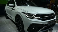 Selain itu VW Tiguan Allspace Busuness Edition juga dilengkapi dengan fitur modern seperti pengisian daya nirkabel dan kompartemen penyimpanan yang luas.