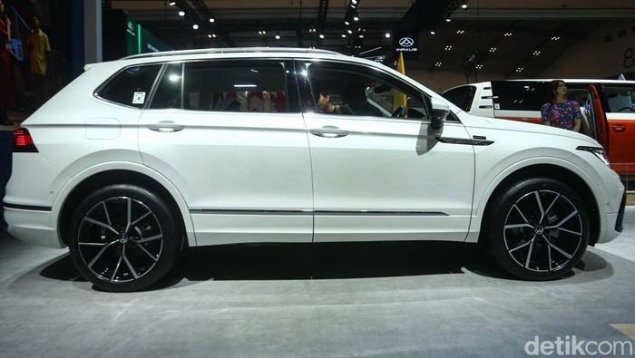 Volkswagen Indonesia memperkenalkan Tiguan Allspace Business Edition dalam pameran Gaikindo Jakarta Auto Week (GJAW) 2024. Nih tampangnya.