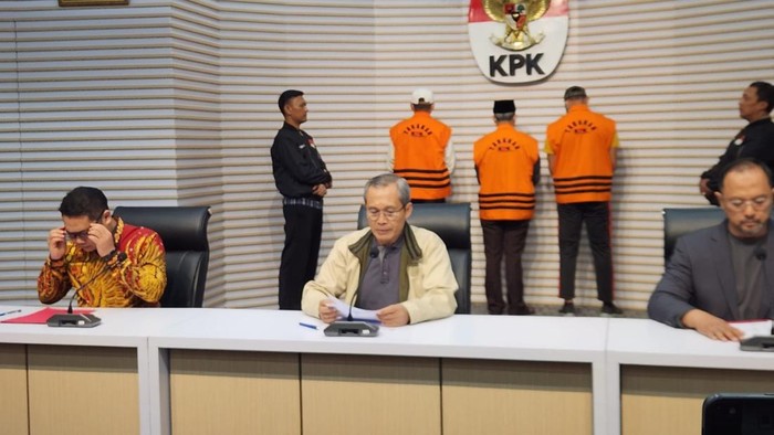 Wakil Ketua KPK Alexander Marwata konferensi pers kasus korupsi di Bengkulu.