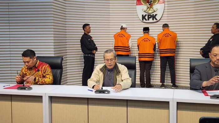 Wakil Ketua KPK Alexander Marwata konferensi pers kasus korupsi di Bengkulu.