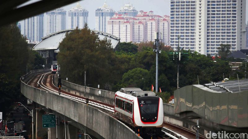 LRT Jakarta memperingati 5 tahun operasi komersial sejak melayani penumpang per 1 Desember 2019. LRT Jakarta mengklaim mengangkut 3.300 penumpang per hari.