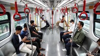 Di 2025, LRT Jakarta ditargetkan bisa mengangkut 3.500 penumpang per hari.Di 2025, LRT Jakarta ditargetkan bisa mengangkut 3.500 penumpang per hari dan 2027 bisa mencapai 50.000 penumpang per hari dengan adanya jalur fase 1B Velodrome-Manggarai.  