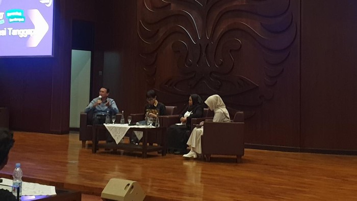 Ahok mendukung zonasi.