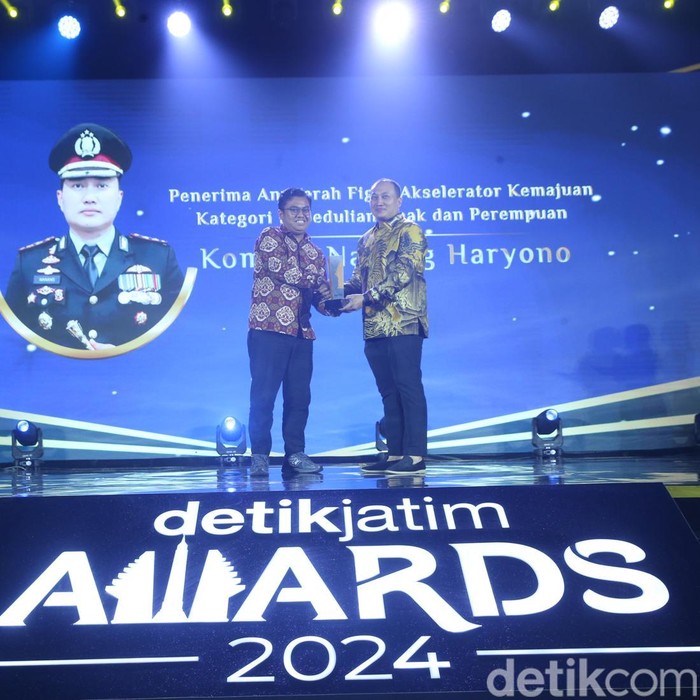 anugerah detikjatim awards untuk figur akselerator kemajuan