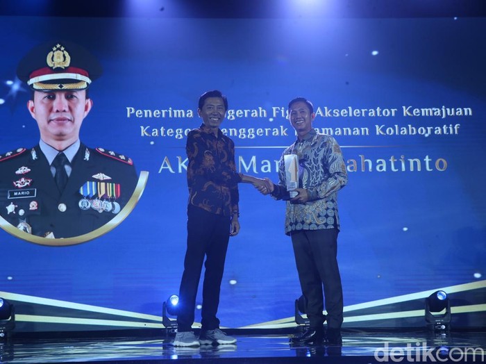 Anugerah figur akselerator kemajuan dari detikjatim awards 2024